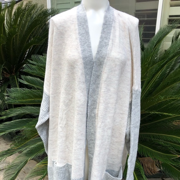 Lane Bryant Sweaters - New Lane Bryant Cream/Gray Cardigan size 26/28